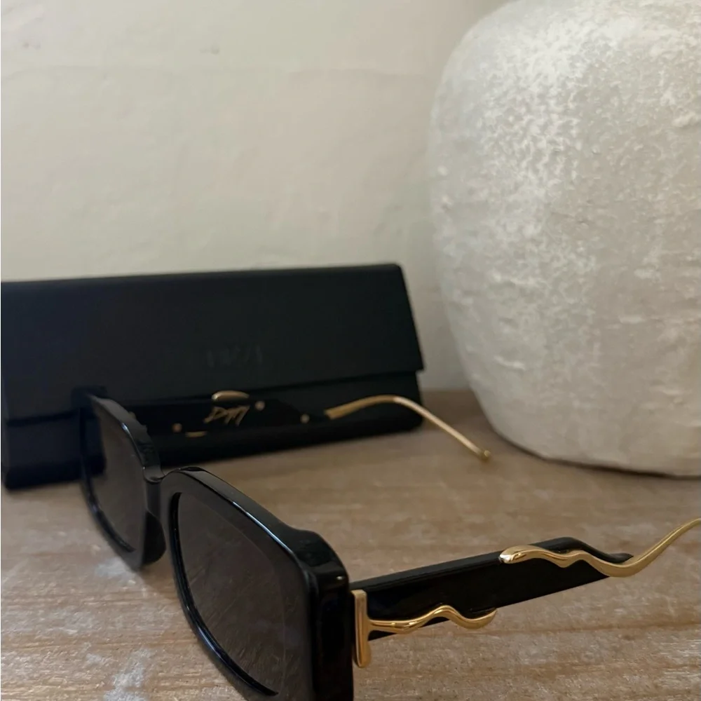 DEZI Drippy Sunglasses